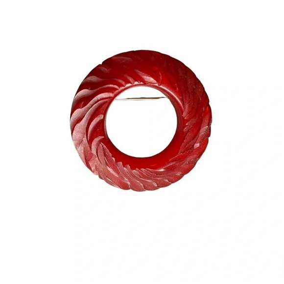 Bakelite Vintage 1940s Cherry Red Very Heavy Carved Art Deco Wreath Brooch Pin - Picture 1 of 4